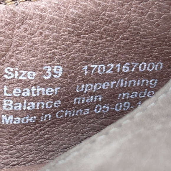 NWOT DANSKO s39 ‘greige’ shoes-super cute & will complement gray or beige - Picture 3 of 8